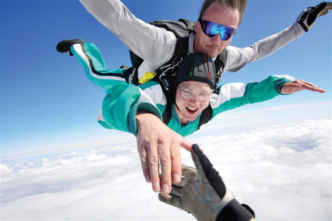 snow,fun,man,goggles,action energy,outdoors,sky,adventure,skill,woman,recreation,gloves,snowboard,cold,people,active,skier