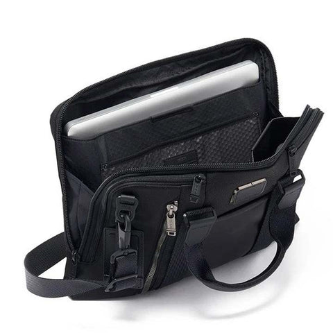 leather,luggage,bag,case,briefcase,purse,fashion,portfolio,zip up,business,accessory,safety,shopping,nylon,modern,laptop bag,satchel